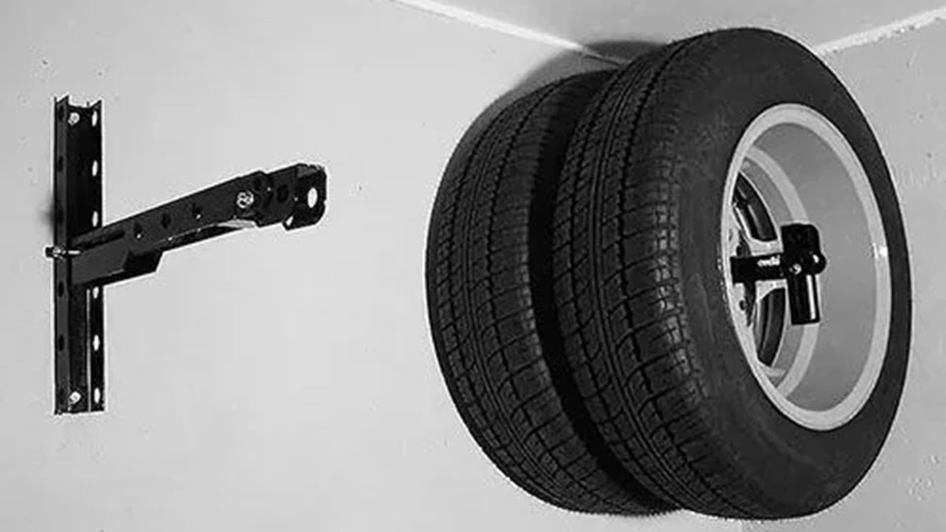 <p data-block-key="675p2">Taittuva Ovella PST-2 sopii kahdelle renkaalle – ja toimii myös muussa säilytyksessä</p>