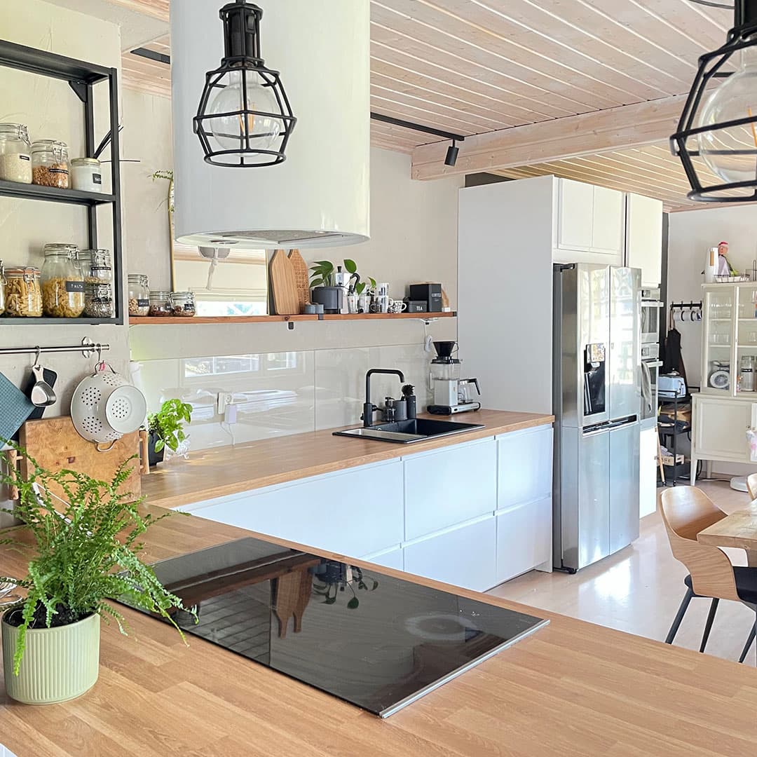 Yleiskuva keittiöstä sointuonparas