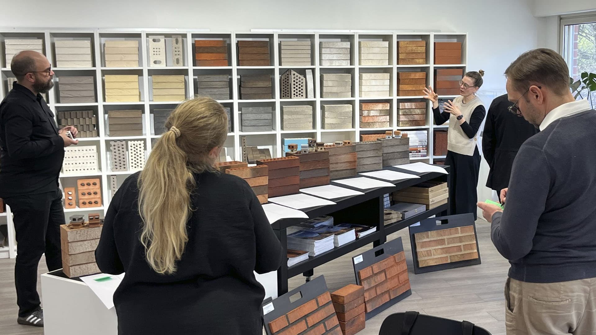 Sävyjen uutta aikakautta: Wienerbergerin uudet Malva- ja Viima-tiilet