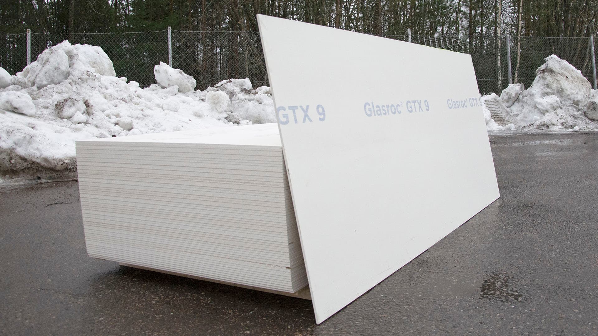 <p data-block-key="1r8nl">Gyproc takaa Glasroc GTX Tuulensuojajärjestelmälle jopa 6 kuukauden säänkeston, julkisivu on mahdollista jättää verhoamatta vaikkapa talven ajaksi.</p>