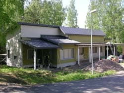 <p data-block-key="64oto">Työmaalla kipsilevyn pintaan liimatut lamellituote PAROC FAL 1 on vielä näkyvissä.</p>