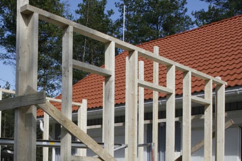 <p data-block-key="zir55">Yläjuoksu eli tasakerta paikoillaan. Samoin aukkojen yläpuut.</p>