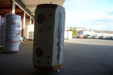 <p data-block-key="xh2x0">Kun irtolohko palat on irrotettu, niin säiliö on vietävissä oviaukosta, jonka leveys on noin metallisen vaipan halkaisija.</p>