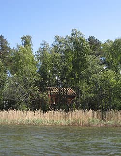 Kumpusaari - hirsiaitasta huvilaksi