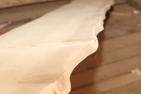 <p data-block-key="drflc">Läpisahattu lauta on hiottu ja valmis asennettavaksi.</p>