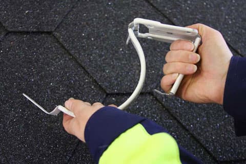 <p data-block-key="nr7a7">Säädettävä kourunkannatin sopii lähes kaikille kattokaltevuuksille</p>
