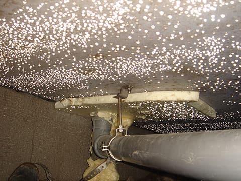 Alapohjan haitat kosteus ja radon saadaan pois puhaltimen avulla