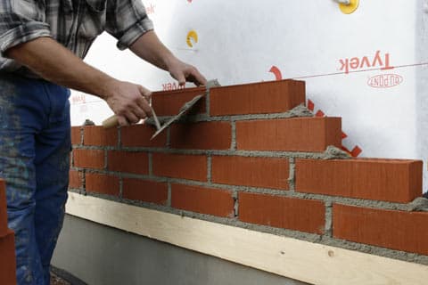 <p data-block-key="3nzxl">Tiilijulkisivu on kosteutta läpäisevä ja hengittävä ulkoseinärakenne.</p>