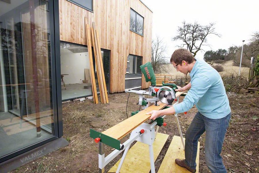 Bosch katkaisu- ja jiirisaha sekä sahapöytä samassa paketissa