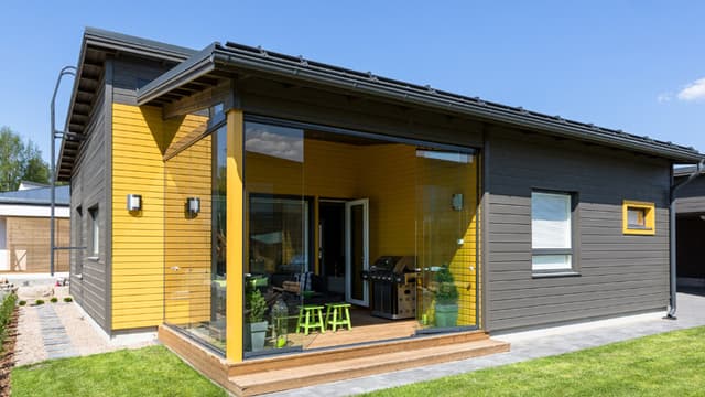 Kelta-harmaa julkisivu