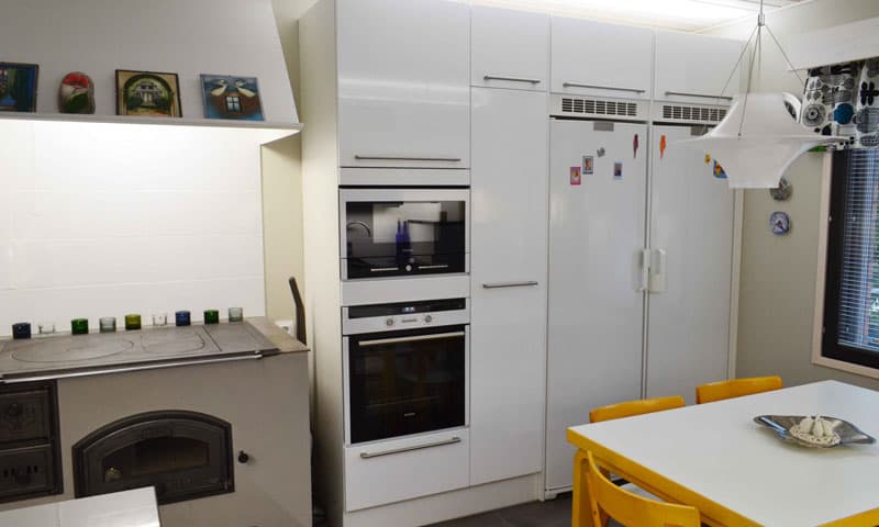 <p data-block-key="888jx">Uusi ovimalli: Petra valkoinen Eira kalvo-ovi 102.</p>