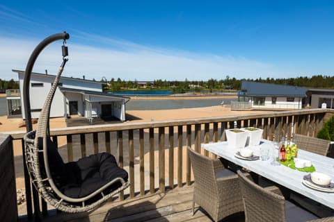 <p data-block-key="8xim7">Ulkona ruokaillessa voi nauttia upeista maisemista. Klikkaamalla kuvaa näet sen suurempana.</p>