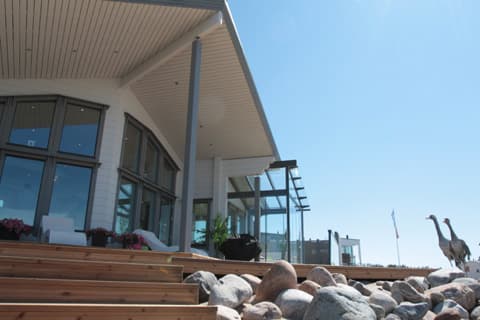 <p data-block-key="vv1n2">Terassille on myös sijoitettu erillinen Lumon Oy:n valmistama lasihuone. Klikkaamalla kuvaa näet sen suurempana.</p>