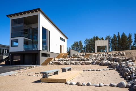 <p data-block-key="l6flg">Raikkaan pihalla on mahdollista kuntoilla monella tavalla. Klikkaamalla kuvaa näet sen suurempana.</p>