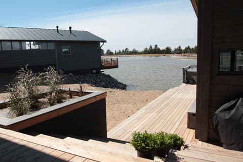 <p data-block-key="n54zl">Villa Merenguen terassit on useassa tasossa. Klikkaamalla kuvaa näet sen suurempana.</p>