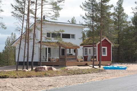 <p data-block-key="rv3g0">Aamumetsän hauskana yksityiskohtana ovat kuntta-katot. Klikkaa kuvaa niin näet sen suurempana.</p>