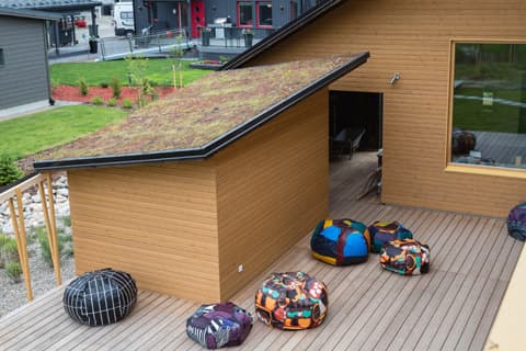 <p data-block-key="jod51">Pihan vajan katolta löytyy viherkatto (EG-trading), joka on mahdollista toteuttaa myös päärakennukseen. Klikkaa kuvaa niin näet sen suurempana.</p>