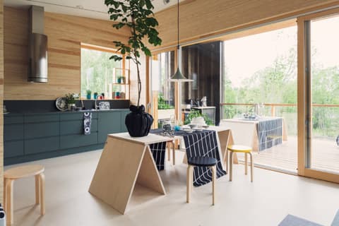 <p data-block-key="lz3n8">Skammin talosta löytyvä vihreä väri sai inspiraationsa Puustellin vihreästä tasosta. Klikkaamalla kuvaa näet sen suurempana.</p>