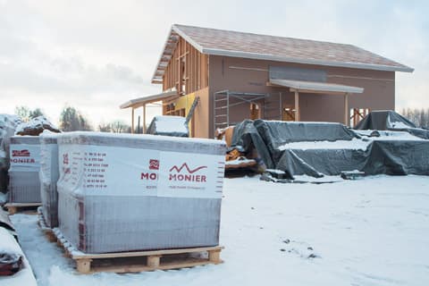 Rakennusaikataulun pohjalta voidaan laatia hankinta-aikataulu, jotta tarvittavat rakennusosat ja -tarvikkeet olisivat työmaalla ajallaan.