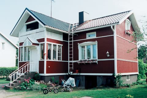 <p data-block-key="unq8v">... ja remontin jälkeen. Jokaisen rintamamiestalon korjaus on yksilöllinen.</p>