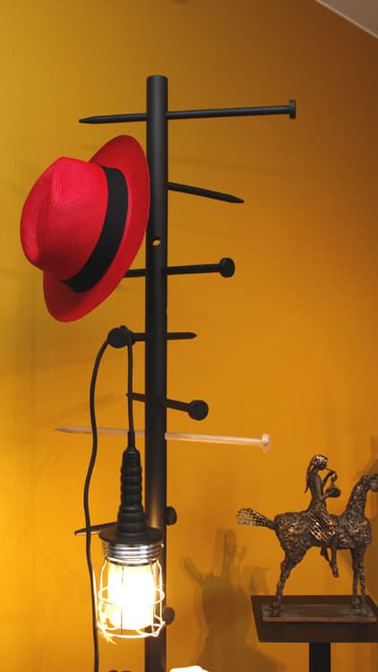 <p data-block-key="gw65c">Miksei naulakko voisi näyttää vaikka tältä?</p>