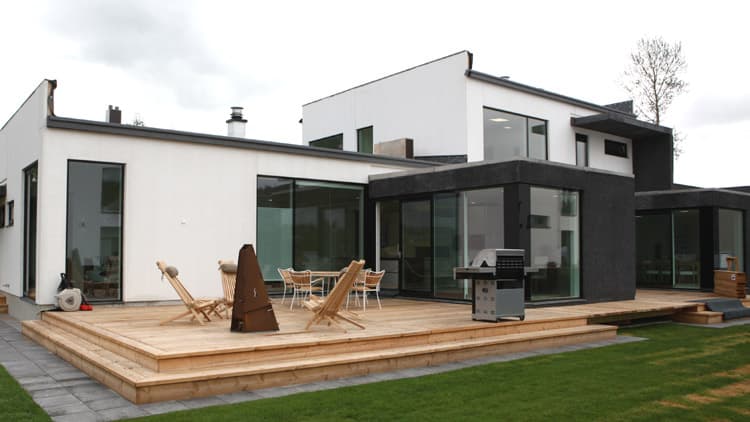 <p data-block-key="r2uzk">Profin House, kohde 21, terassit on valmistettu siperian lehtikuusesta.</p>