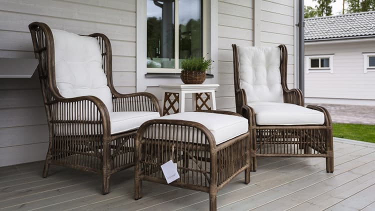 <p data-block-key="t2jl4">Kohteen 30 istuinryhmä kutsuu lukemaan hyvää kirjaa.</p>