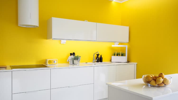 <p data-block-key="3m5dq">Tässä keittiössä paistaa ikuinen aurinko. Kohde 29, Muurametalojen Villa Chili.</p>