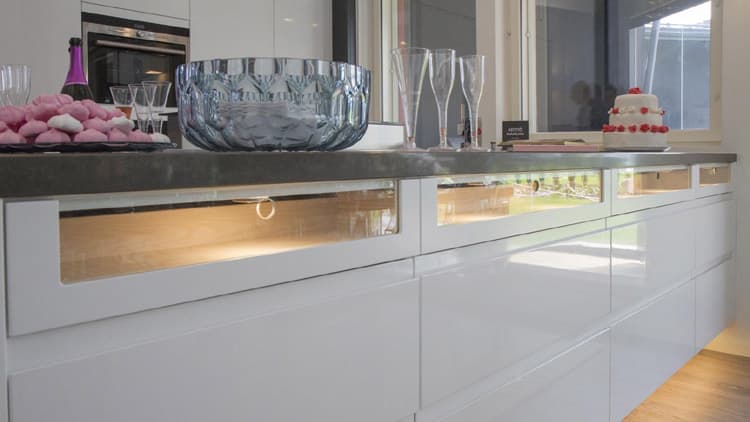 <p data-block-key="khuz7">Tuo esille mieluisimmat astiasi tai esineesi. Valaistu laatikko kohteessa 36, Jämerä-Leija.</p>