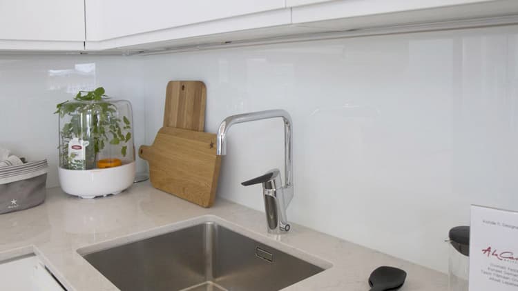 <p data-block-key="fdu97">Tässä välitilassa on asennettuna lasi. Kohde 11, Designer 151.</p>