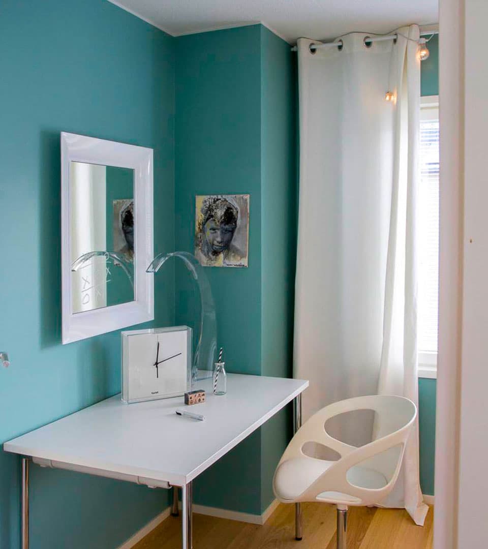 <p data-block-key="gfhy7">Yläkerran makuuhuone</p>