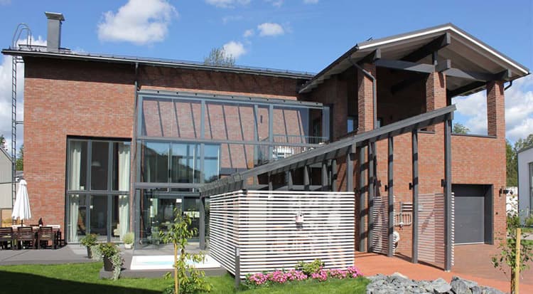 <p data-block-key="s32f2">Tiilestä saadaan näyttävä ja aikaa kestävä julkisivu.</p>