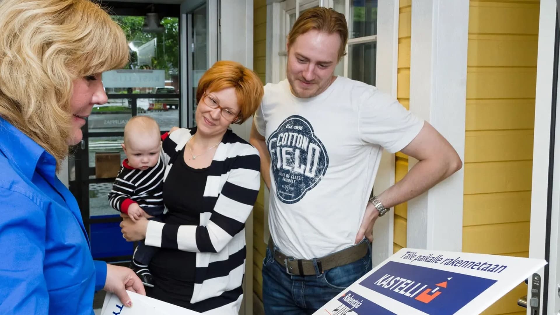 <p data-block-key="gp0d2">Projekti käydään kohta kohdalta läpi asiakkaalle aikaisemmin annetun tarkistuslistan kanssa. Näin varmistutaan siitä, että toimituksesta tulee virheetön ja että rakennuttajaperhe on tyytyväinen Kastellin toimitukseen.</p>
