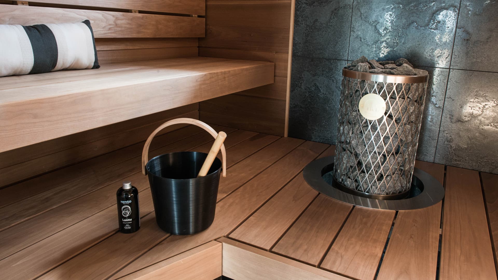 <p data-block-key="289y7">Kimarien toiveet toteutuivat myös tilavan kylpyhuoneen ja saunan osalta.</p>