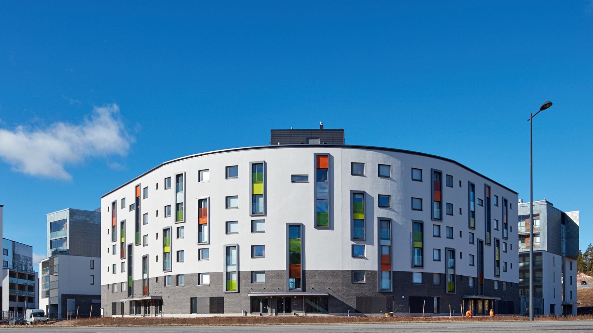 <p data-block-key="jqpnc">Magneettikatu 14 on tehty kestämään sekä aikaa että kulutusta. Kohteen julkisivut on tehty puhtaaksimuuraten ja tiilenpäälle rapaten.</p>