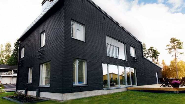 Tiilitalossa et asu muovipullossa - vältät home- ja kosteusvauriot