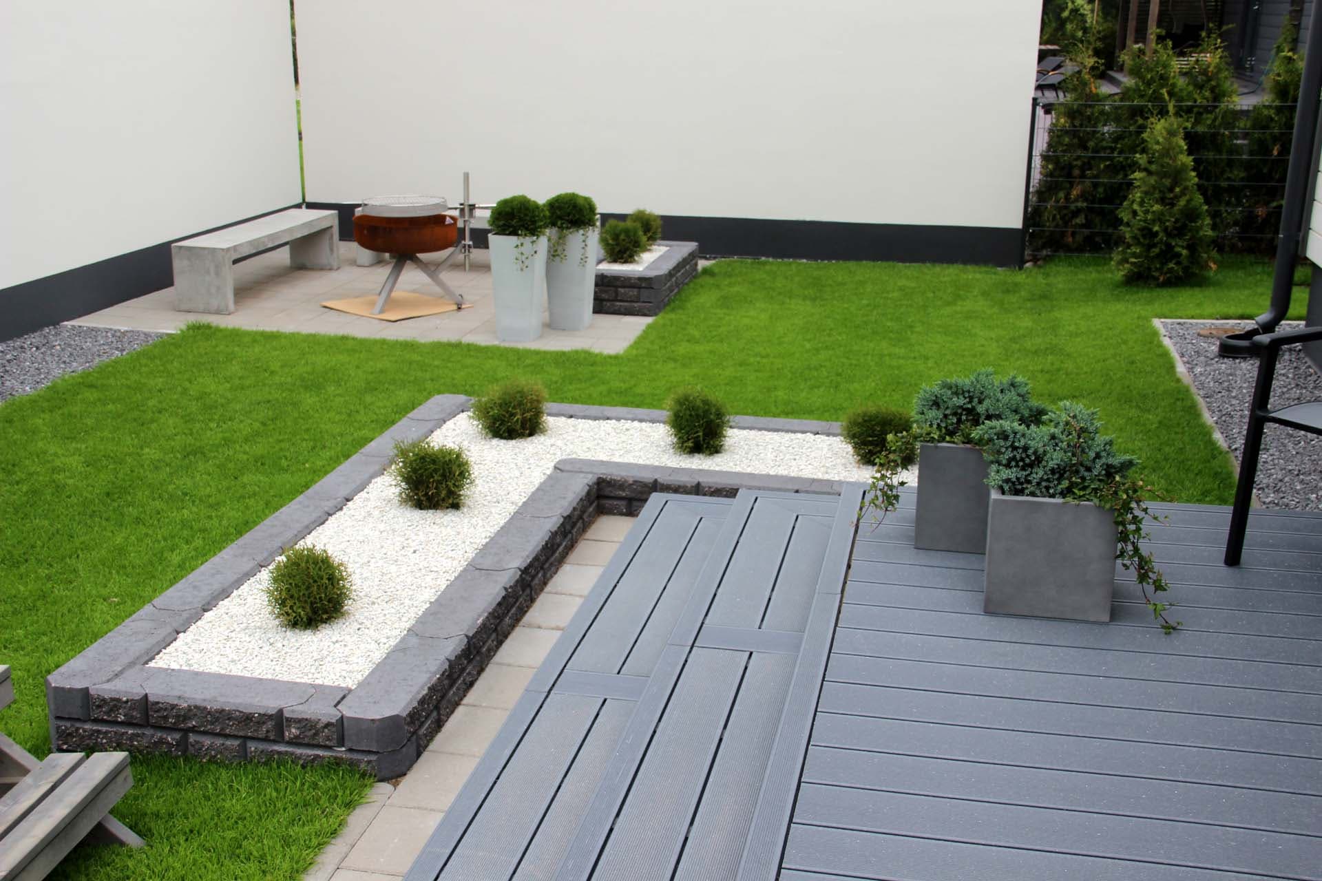 <p data-block-key="ghg48">Terassit ovat laajoja ja yhdistyvät luontevasti muuhun pihaan.</p>