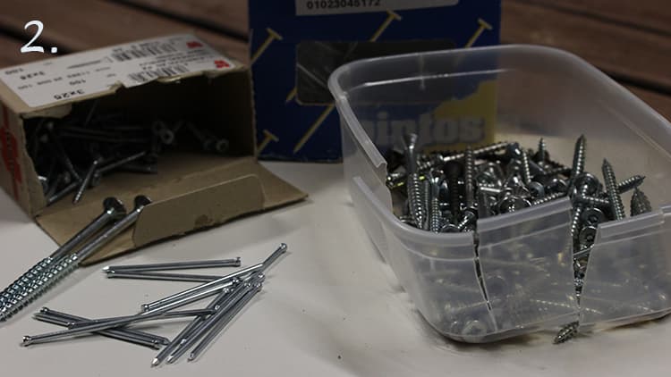 <p data-block-key="lrvt4">Esimerkki miljoonalaatikosta. Sinnehän kerääntyvät kaikki löydetyt ja irroitetut ruuvit. (Kuva Sari Nieminen)</p>