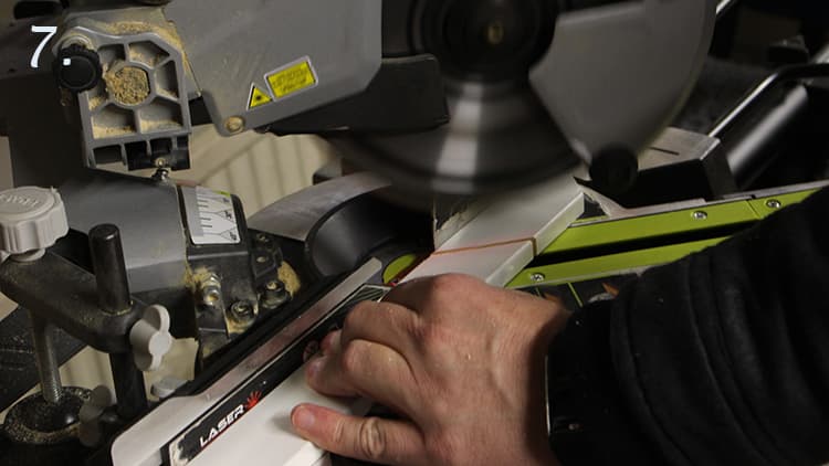 <p data-block-key="kluv9">Jiirisahalla saat siistin leikkuujäljen. (Kuva Sari Nieminen)</p>