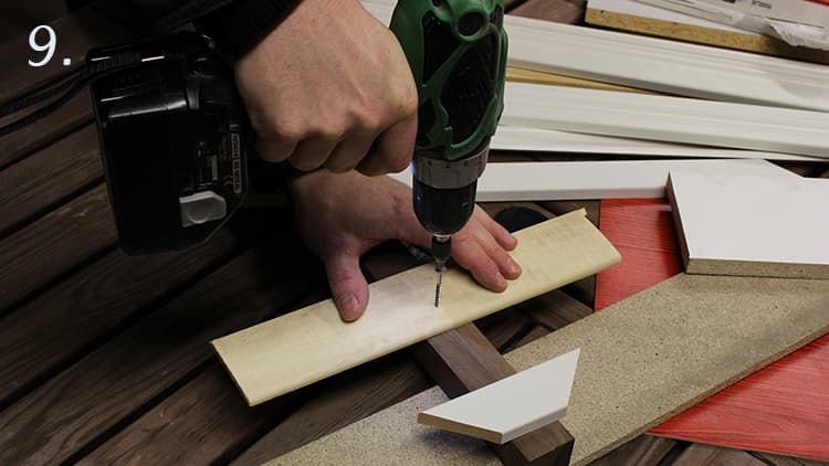 <p data-block-key="zs4b7">Ruuvaa kiinni pienillä ruuveilla. (Kuva Sari Nieminen)</p>