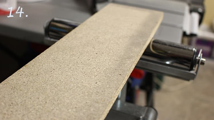 <p data-block-key="3qpoo">Jiirisahateliseissä on kätevä rullaava tuki päissä. (Kuva Sari Nieminen)</p>