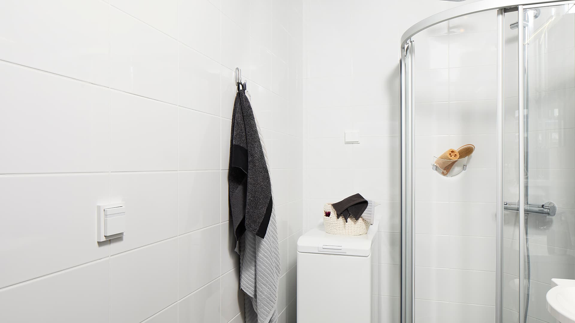 <p data-block-key="rc0rl">Mukavuuskytkin varmistaa etteivät valot jää päälle. Sopii hyvin wc-tiloihin, kylpyhuoneeseen, vaatehuoneeseen tai eteiseen. Lapsiperheiden suosikki!</p>