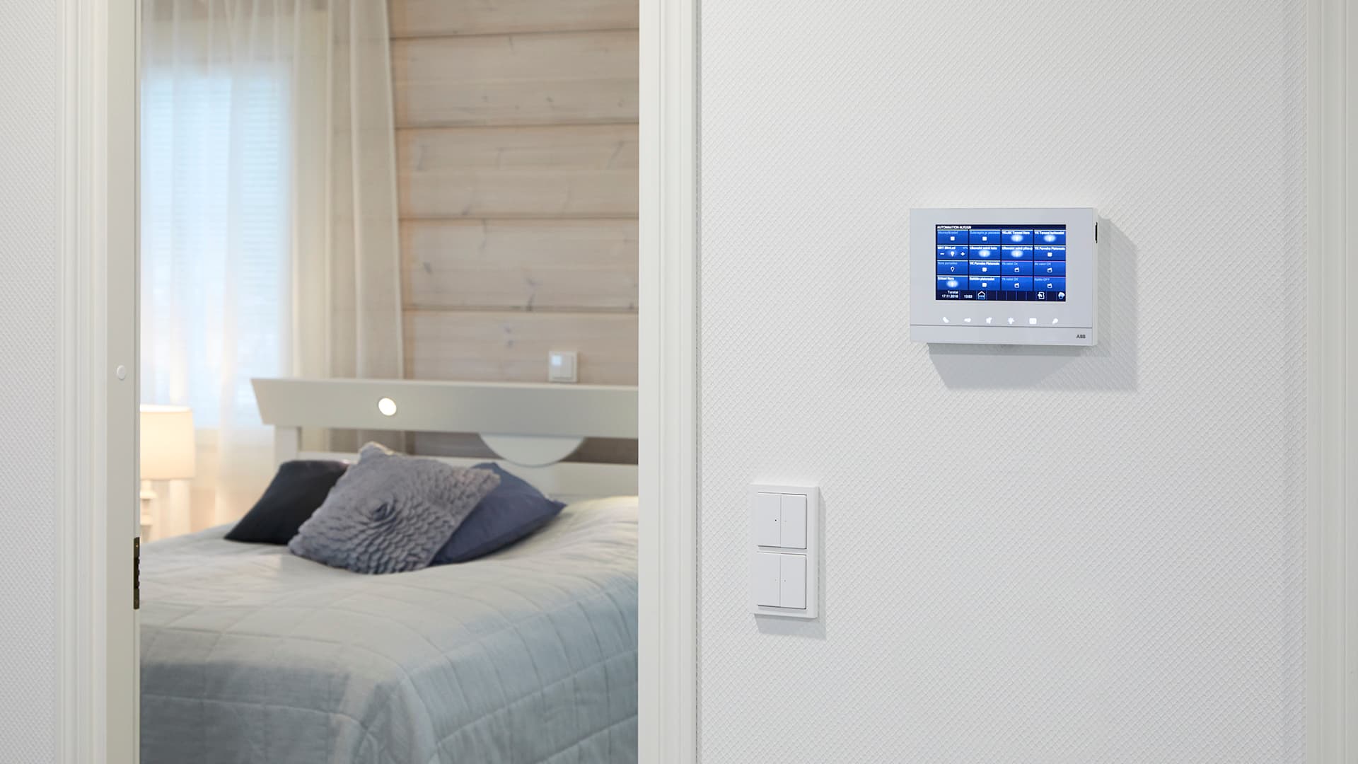<p data-block-key="sy0eh">ABB-free@home-kotiautomaatio on hyvä valinta silloin, kun halutaan ohjata valaistusta, lämmitystä ja ilmastointia sekä vaikkapa markiiseja.</p>