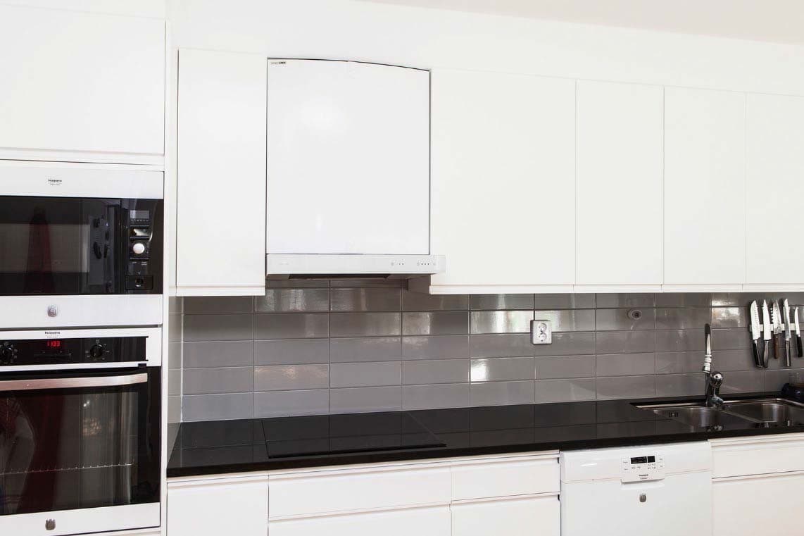 <p data-block-key="hgf0o">CASA R3 Smart -ilmanvaihtokone Jazz-liesikuvulla asennettuna keittiöön.</p>