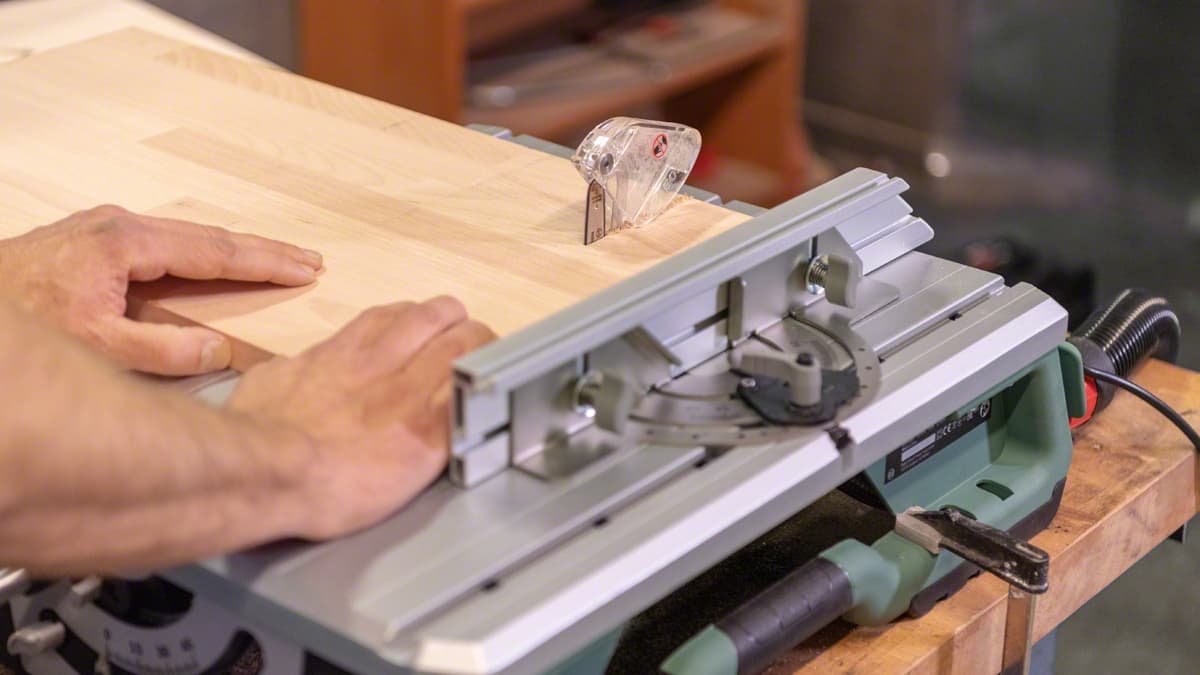 Pöytäsaha sopii monipuoliseen käyttöön