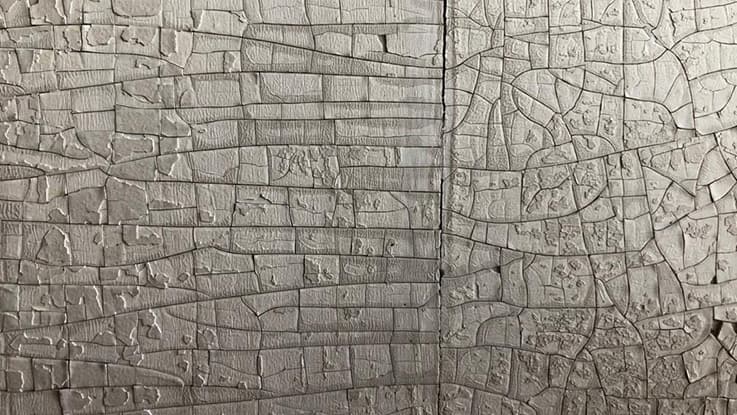 <p data-block-key="tdwlh">Tältä näyttää vuosikymmeniä vanha öljymaali. Sideaineena on perinteisesti käytetty vernissaa. (kuva arkkitehti Henri Raitio)</p>