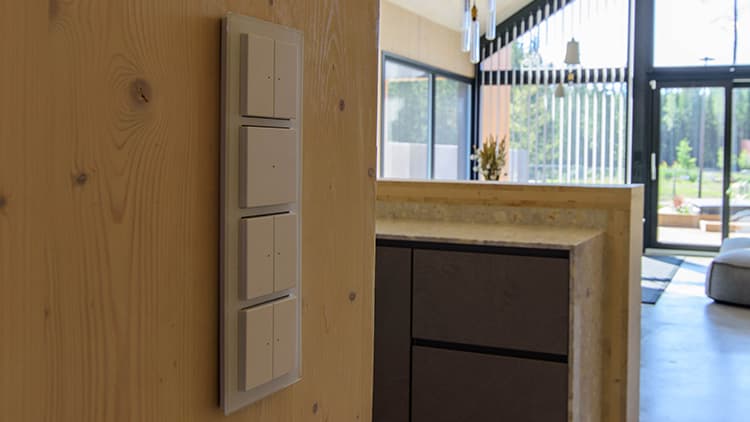 <p data-block-key="0f844">Impressivon kytkimet ja axcentin lasinen peitelevy - täydellinen yhdistelmä.</p>