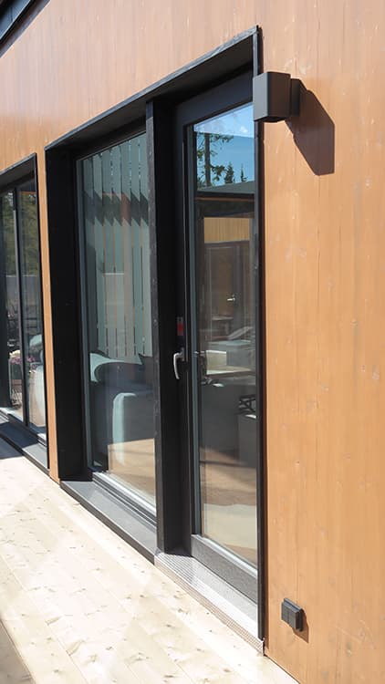 <p data-block-key="mkxzf">Matta mustaa saatavana myös ulkotiloihin.</p>