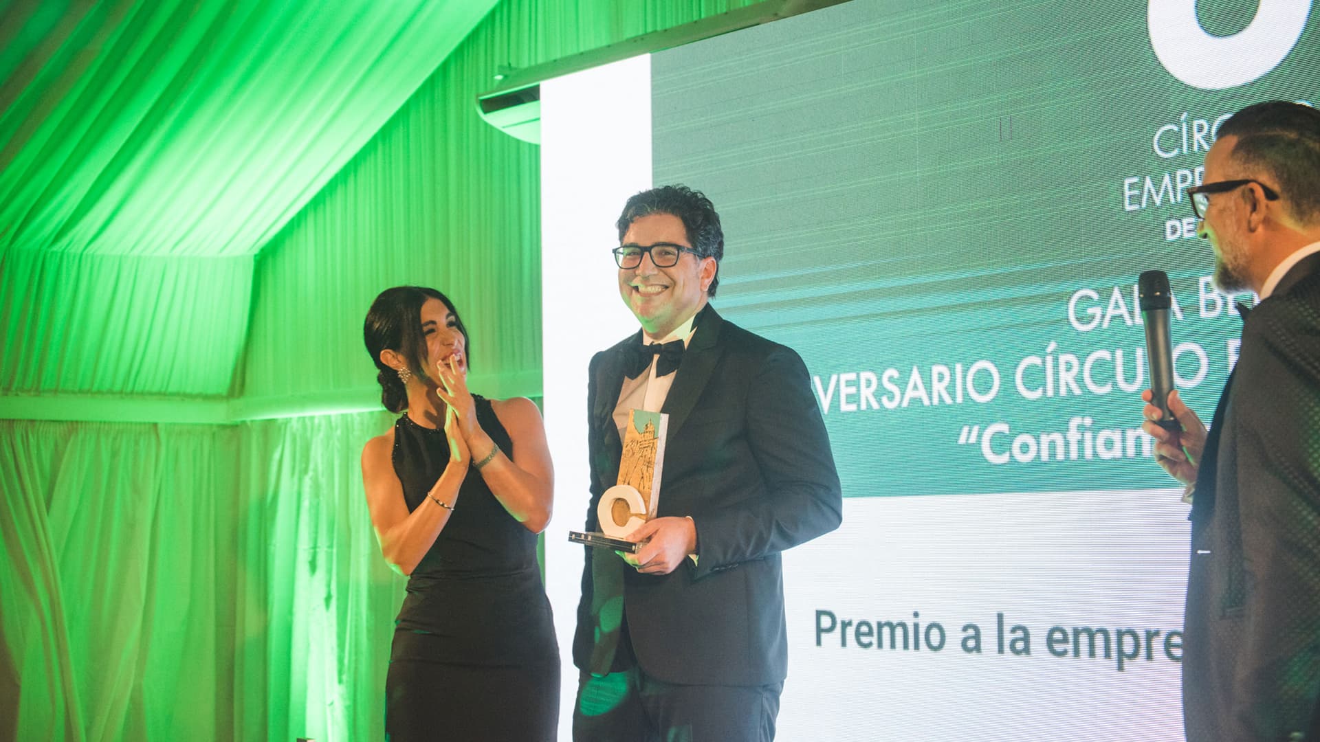 Tunnustus liiketoiminnan edistämisestä ja laajentamisesta