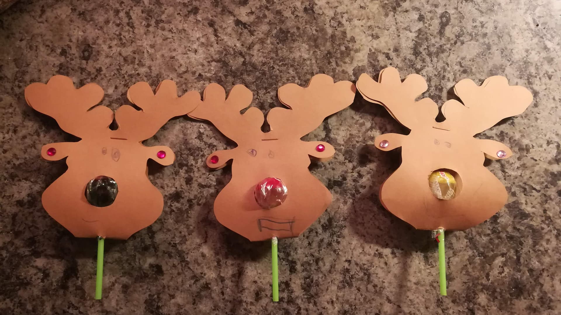 Askartele joulukortit lasten kanssa